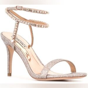 Badgley Mischka heels women's size 8
Diamond encrusted ankle strap